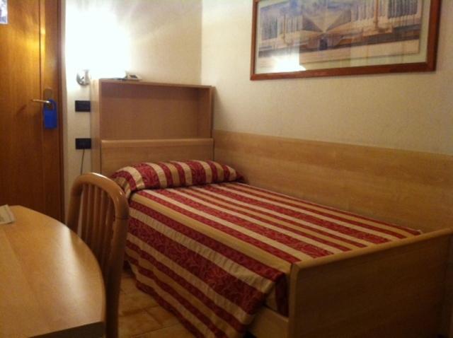 Hotel Fraderiana Torri del Benaco Szoba fotó