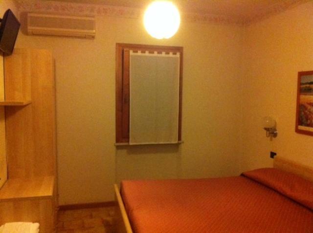 Hotel Fraderiana Torri del Benaco Szoba fotó