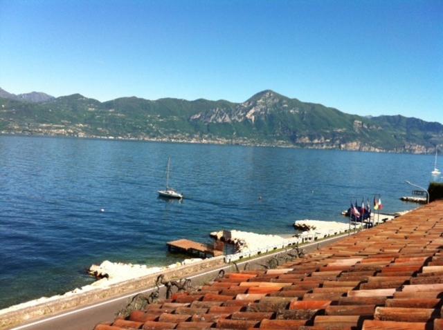 Hotel Fraderiana Torri del Benaco Kültér fotó