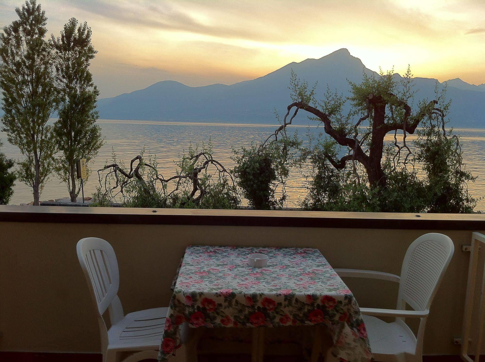 Hotel Fraderiana Torri del Benaco Kültér fotó